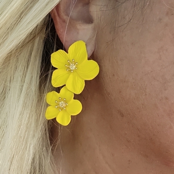 TROPICAL FLOWER HINGED DROP EARRINGS - Picture 1 of 7